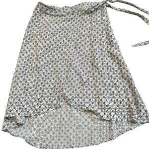 Maurices White & Black Floral Print Wrap Skirt with Tie - Size‎ L
